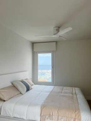 Modern new apartment, sea view and private parking